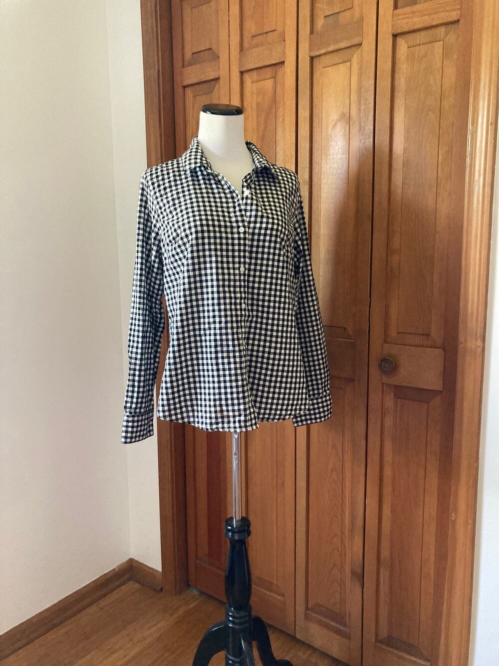 Crown & Ivy Black & White Gingham Buttondown, Size M